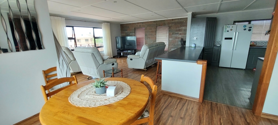 5 Bedroom Property for Sale in Sunrise On Sea Eastern Cape